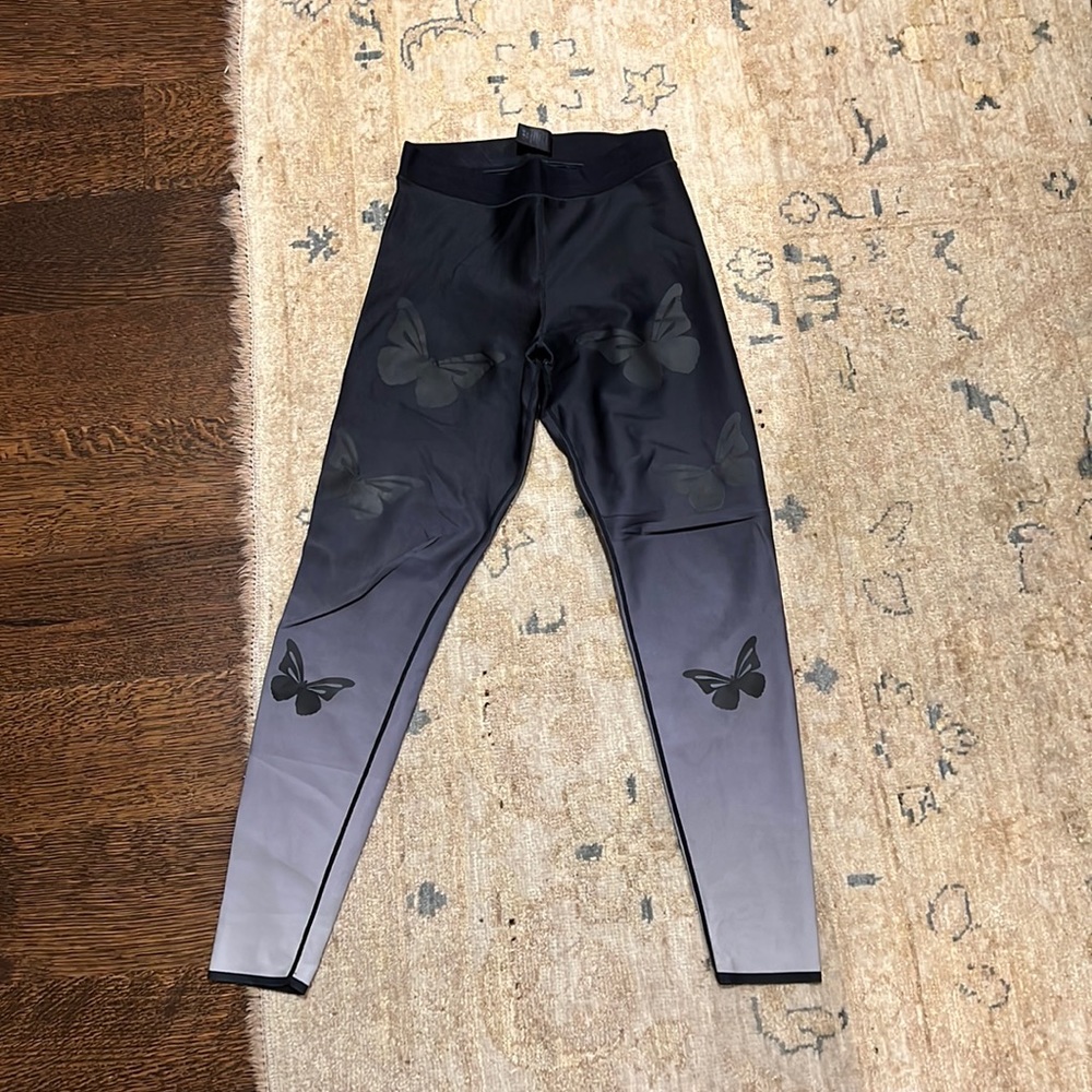 Ultracor size s barely worn women’s pants w ombré and butterfly detailing